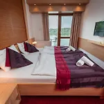 Corvus Aqua Hotel 3*